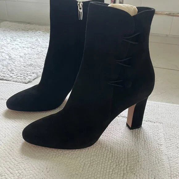 NEW- Gianvito Rossi black suede bootie,